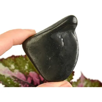 Přírodní kámen Šungit hladký kámen z Ruska 29g