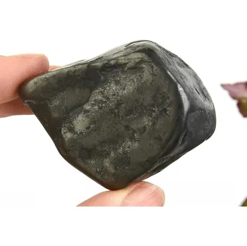 Přírodní kámen Hladký kámen šungit (Rusko) 71g