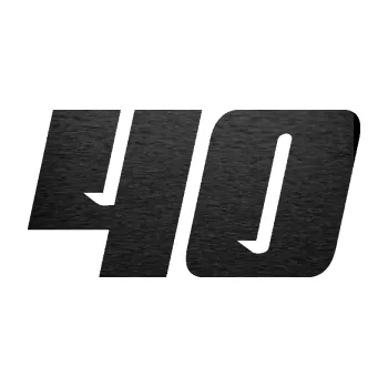 Polep vozidla Startovní číslo 40 typ 6 (63 - škrábaný kov černý) SAMOLEPKA NA AUTO, NÁLEPKA, FÓLIE, POLEP, TUNING, VLASTNÍ TEXT, TISK, AUTOSAMOLEPKY.cz, POLEPY, OBRÁZEK, LOGO, 3D STICKERS