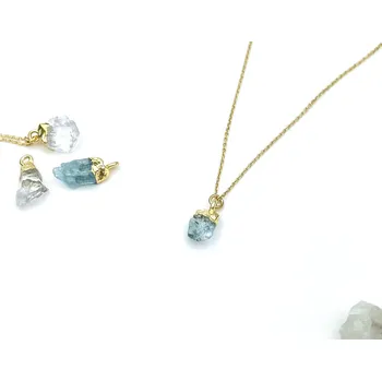 Náhrdelník Pozlacený náhrdelník se surovým Akvamarínem Délka řetízku: 46cm, Typ řetízku: Cable ( jednoduchý )