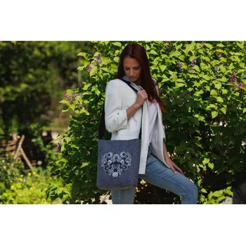 Wooline Kabelka dámská filcová šedá, černobílé srdce