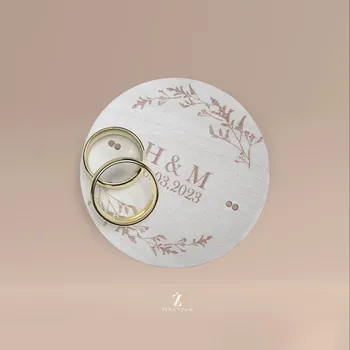 Svatební dekorace Dřevěná destička na prstýnky se jmény a datem svatby - KVÍTÍ
