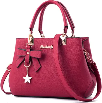 Dámská kabelka s přívěskem ve tvaru kytičky Barva: Červená