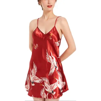 Dámské noční prádlo Dámská saténová noční košilka s ptáčky Barva: Červená, Velikost: S