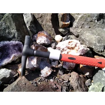 Křeslo SET,, geologické " kladivko + sekáč k.i.d