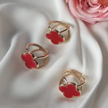 Šátek Spona / průvlek na šátek barevný čtyřlístek v dárkovém balení, WHITE ORCHID barva spon: Červená