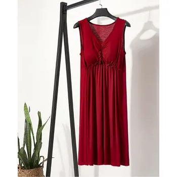 Dámské noční prádlo Bavlněná a velice pohodlná dámská noční košilka s všitou podprsenkou Barva: Vínová