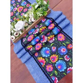 ubrus Běhoun - folklórní vzory na černé v kombinaci s modrou v režném efektu