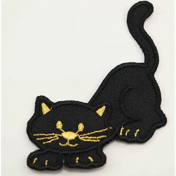 Vánoční dekorace Nažehlovací záplata - černá kočička se zlatými ozdobami, číhající - rozměr 7 cm x 9,5 cm