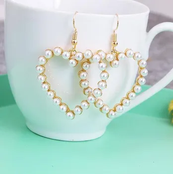 Náušnice Náušnice srdce | dámské náušnice, imitace perel - 1 pár - zlaté