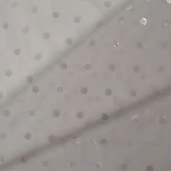 Tyl s metalickými puntíky světle šedý