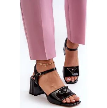 Dámské sandále Elegantní Lakované Sandály Na Podpatku D&A MR38-660 Barva: Černá, Velikost: 39