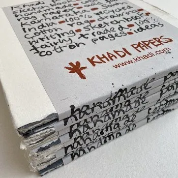 Blok Blok ručních papírů Khadi 20x20cm 150g (Blok ručních papírů Khadi 20x20cm 150g)