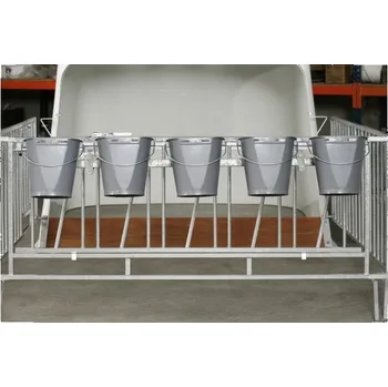 Držák napájecích kbelíků k boudám na telata Calfotel XL5 a XL10