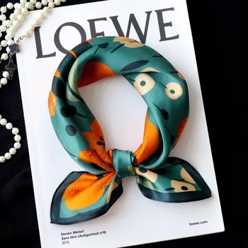 Šátek Hedvábný šátek Kreslené květy 53x53 cm v dárkovém balení, HEDVÁBNÝ SVĚT