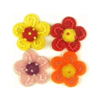 Dětské navlékací korálky Plstěné kytičky s korálky – 4ks (Plstěné kytičky s korálky – 4ks)