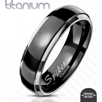 Prsten Prsten z titanu - hladká obroučka s vystupujícím černým středem a okraji ve stříbrné barvě, 6 mm - Velikost: 67