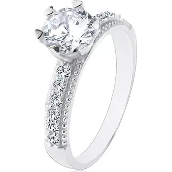 Prsten Zásnubní prsten, stříbro 925, kulatý čirý zirkon, ramena se zirkonky a vroubky - Velikost: 64