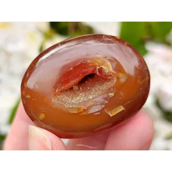 Přírodní kámen Karneol hladký s dutinkou z Madagaskaru 52g