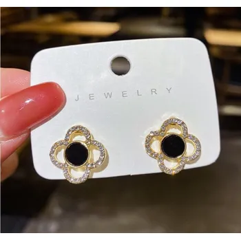 Náušnice Flamenco Mystique Náušnice ELACQUES s dlouhým dekorem, antialergické, 1,5 cm x 1,5 cm, váha 9 g