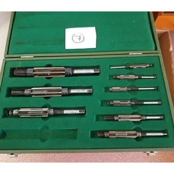 Výstružník Výstružník stavitelný - sada BLG, ČSN 221424, rozsah 9 - 31,5 mm. Níže větší foto. (Použité, dobrý stav. Celkem 10 ks. Níže popis, pokyny. Kliknutím na obrázek, obrázek zvětšíte. Chybí výstružník 18-21 mm. Chybějící rozměr možno dokoupit. )