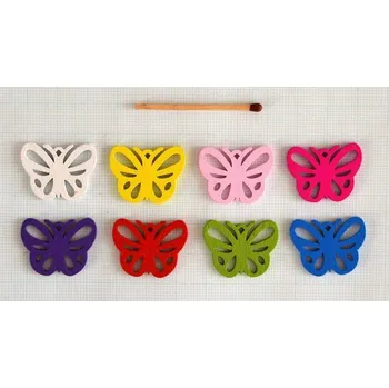 Dřevěný výsek - filigrán MOTÝL červený