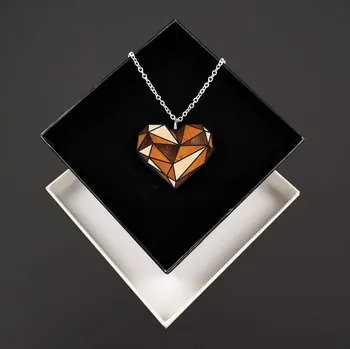 Přívěsek AMADEA Dřevěný přívěsek na krk srdce, 3,5x3 cm, český výrobek