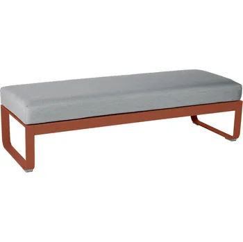 Zahradní lavice Šedá čalouněná lavice Fermob Bellevie 148 cm se zemitě červenou podnoží