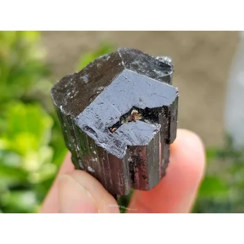 Přírodní kámen Turmalín černý skoryl krystal (39g) z Madagaskaru