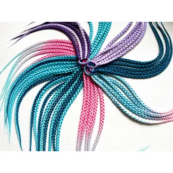 Příčesek Barevné copánky na gumičce - na zakázku