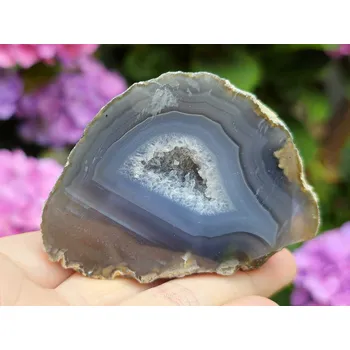 Přírodní kámen Achát šedý geoda s dutinou Brazílie 152g