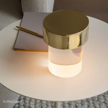 Lampička FLOS LED dobíjecí stolní lampa Last Order, hladká, mosaz, IP20 - Podstavec - výška 10 cm, Ø 7 cm mosaz, transparentní LED 2,5 W celkem - Doprava zdarma