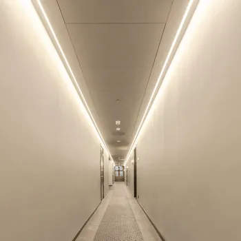 Lampička The Light Group SLC LED pásek Ultra Long iCC IP67 30m 240W 2 700K - Vzdálenost mezi LED diodami 0,833 cm; délka přívodního kabelu na každé straně 200 cm bílá LED 240 W celkem - Doprava zdarma