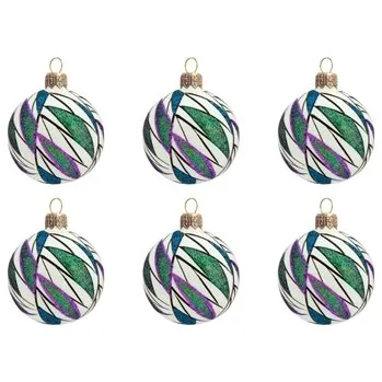 Set bílých baněk s barevnými lístky.