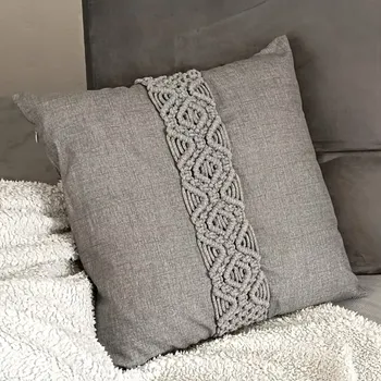 Dekorativní polštářek Polštář s macrame aplikací s výplní (Ze 100% bavlny )