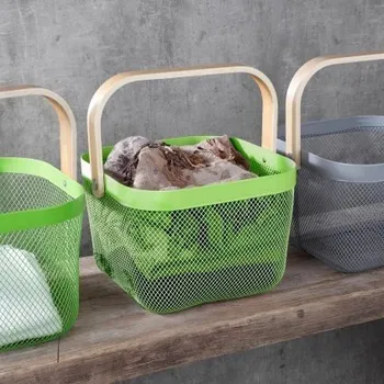 Drátěný košík s dřevěnou rukojetí zelená