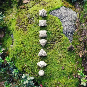 Khujas Bílé set šamanských kamenů