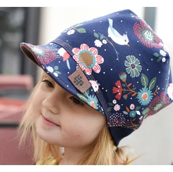 Kšiltovka tmavě modrá kšiltovka s kytičkami