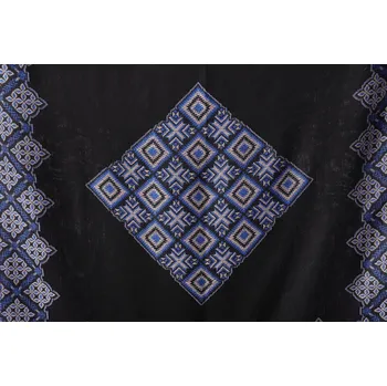 Šátek Šátek černý se vzorem kostka Barva: černá s modro-bílým vzorem