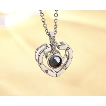 Řetízek Řetízek Miluji Tě ve 100 jazycích Varianta produktu: Stříbrné srdíčko