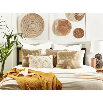 Polštář Sada 2 polštářů béžové a bílé bavlna 45 x 45 cm pruhovaný geometrický vzor ručně vyráběný snímatelný potah s výplní Beliani