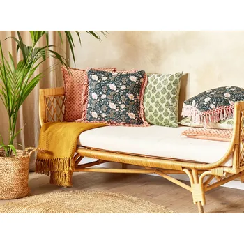 Bytový textil Sada 2 dekorativních polštářů modré a růžové samet a bavlna 45 x 45 cm květovaný vzor se střapci moderní design bytové doplňky Beliani