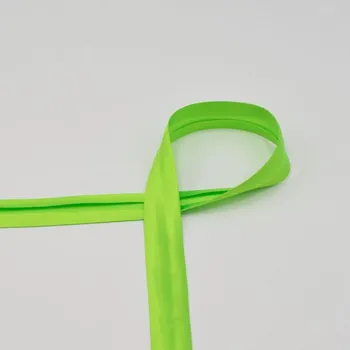 Saténový lemovací proužek, zažehlený, limetkový, 20mm