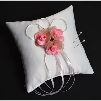 Svatební dekorace Šatoli.cz Bílý polštářek pod snubní prstýnky s růžovými květinami