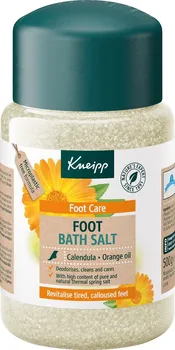 Koupelová sůl Kneipp Mineral Bath Salt Foot Care Calendula & Orange Oil koupelová termální sůl pro unavená chodidla 500 g