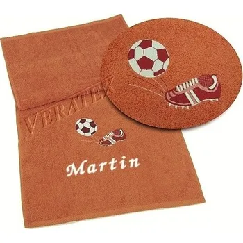 Osuška s výšivkou fotbalové kopačky a míče + jméno 70x140 masová