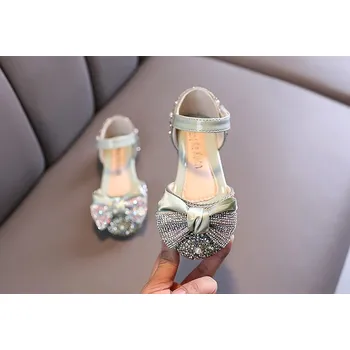 Dětská sálová obuv Střevíčky s mašlí a kamínky Barva: zelená, Velikost: 35 (22,2 cm)