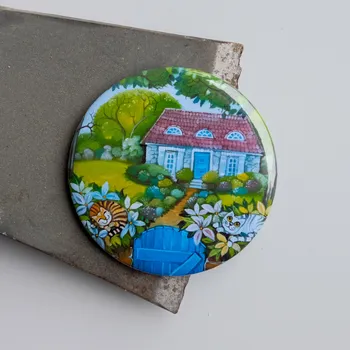 Dekorativní magnet Zuzana Honsová Domeček u dvou koček - magnet 56 mm