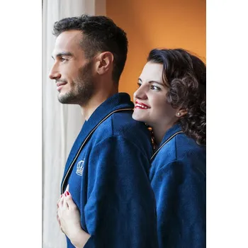 Dámský župan Párový set županů Royal in Blue - modré župany se zlatou výšivkou Velikost 1. županu: S, Velikost 2. županu: S Dva modré župany se zlatou výšivkou