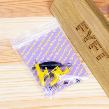 Skateboard Náhradní trucky na fingerboard Solid axle 32mm od Fingy Barva: Žlutá